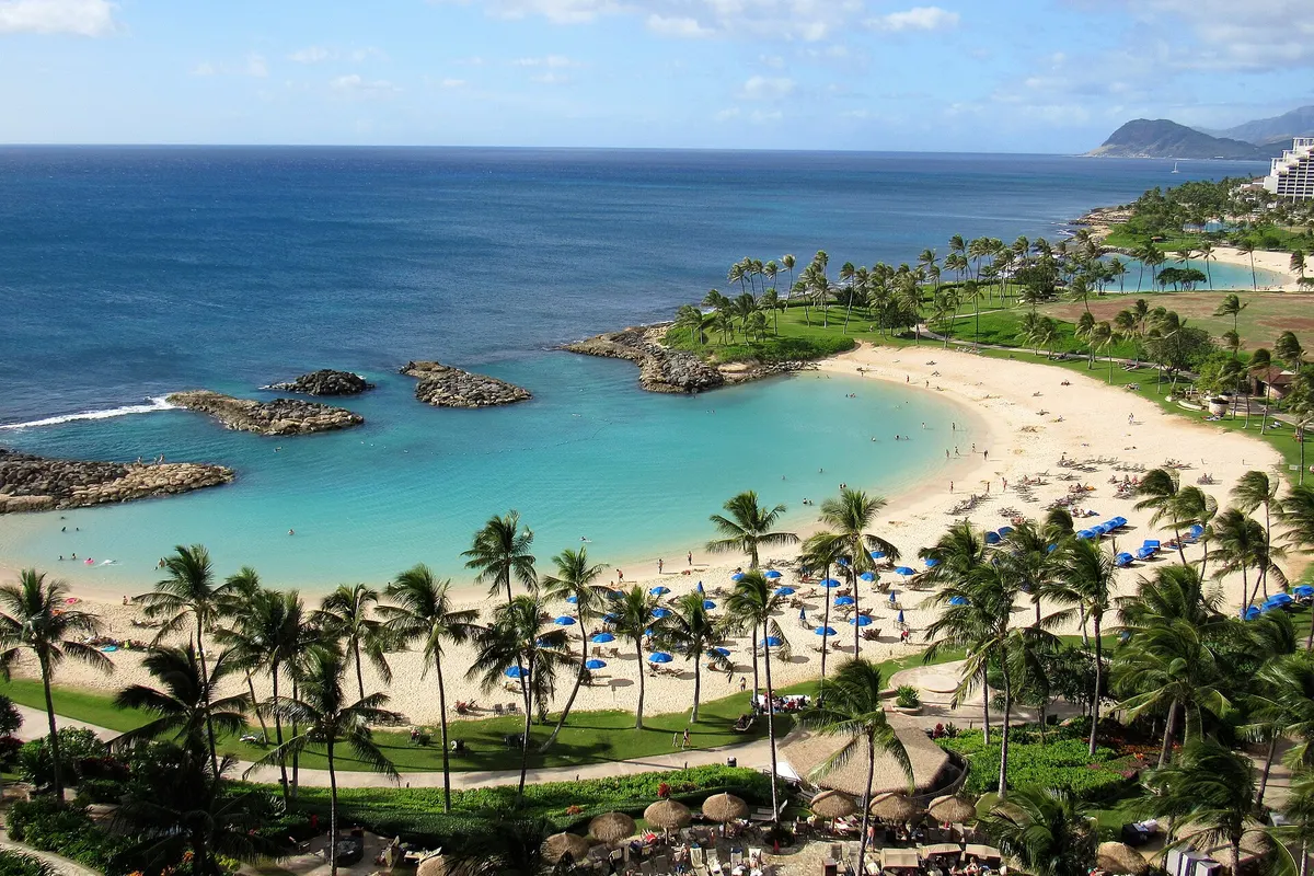 A calm Ko Olina lagoon